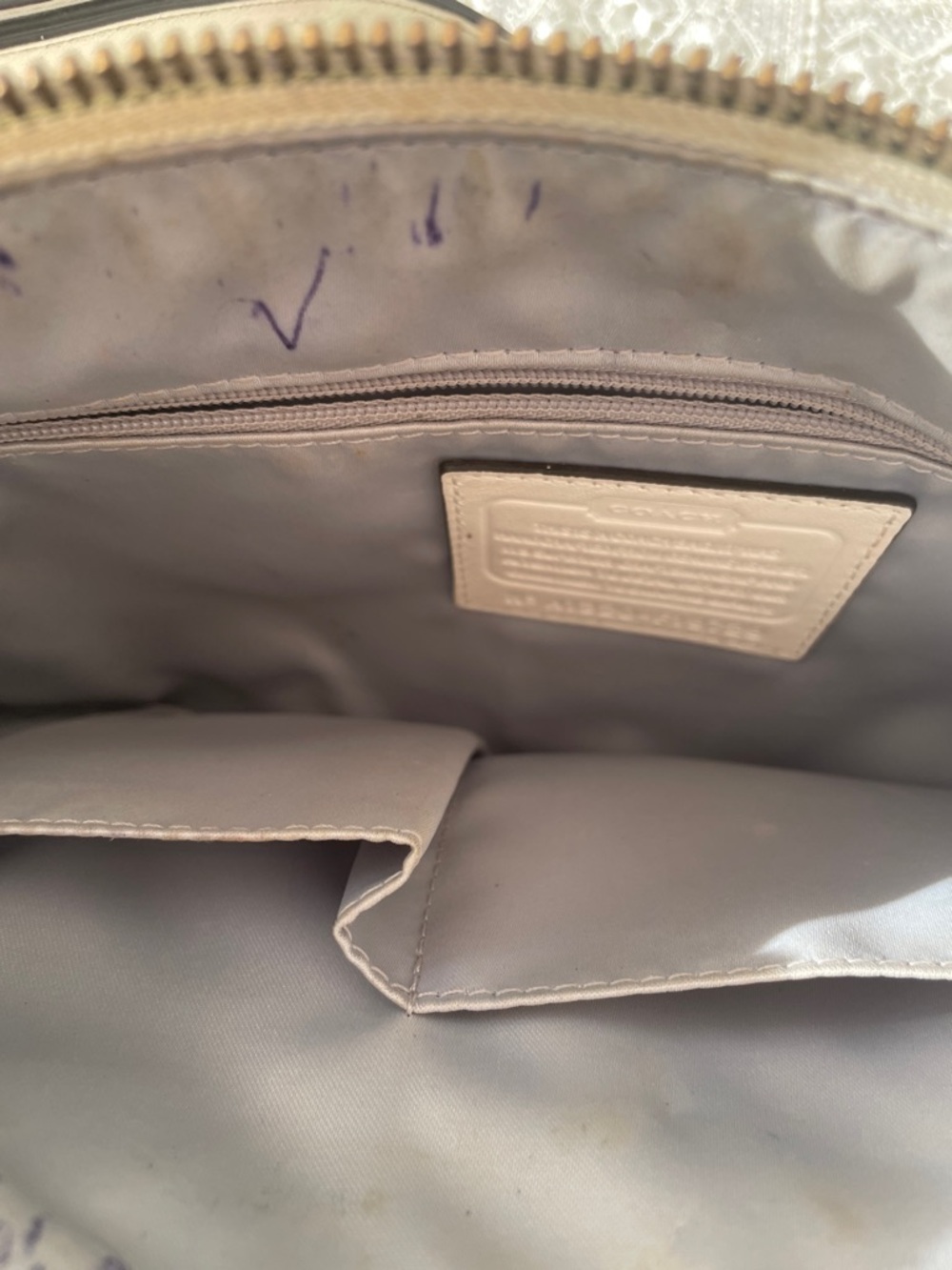 Coach Cream Leather Shoulder Hobo with Gold Hardware - Picture 3 of 5